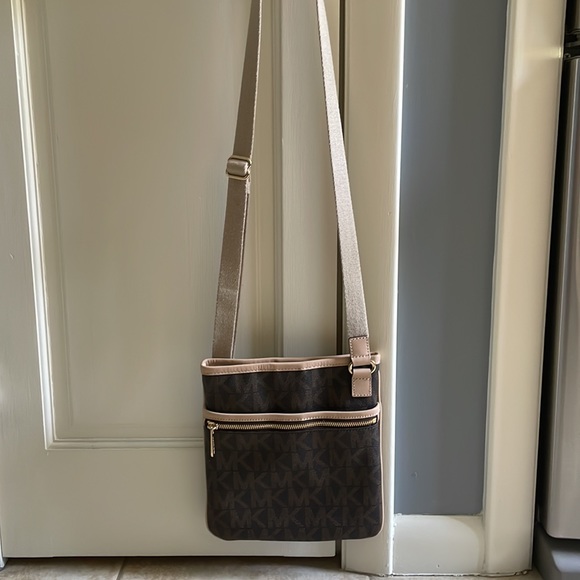 Michael Kors side bag - Picture 3 of 4